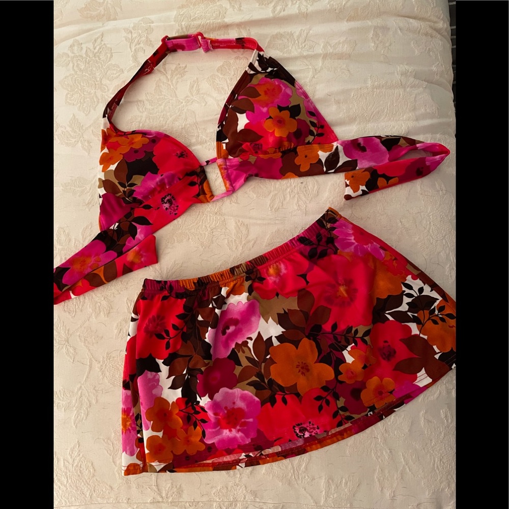 Bikini with skirt bottom